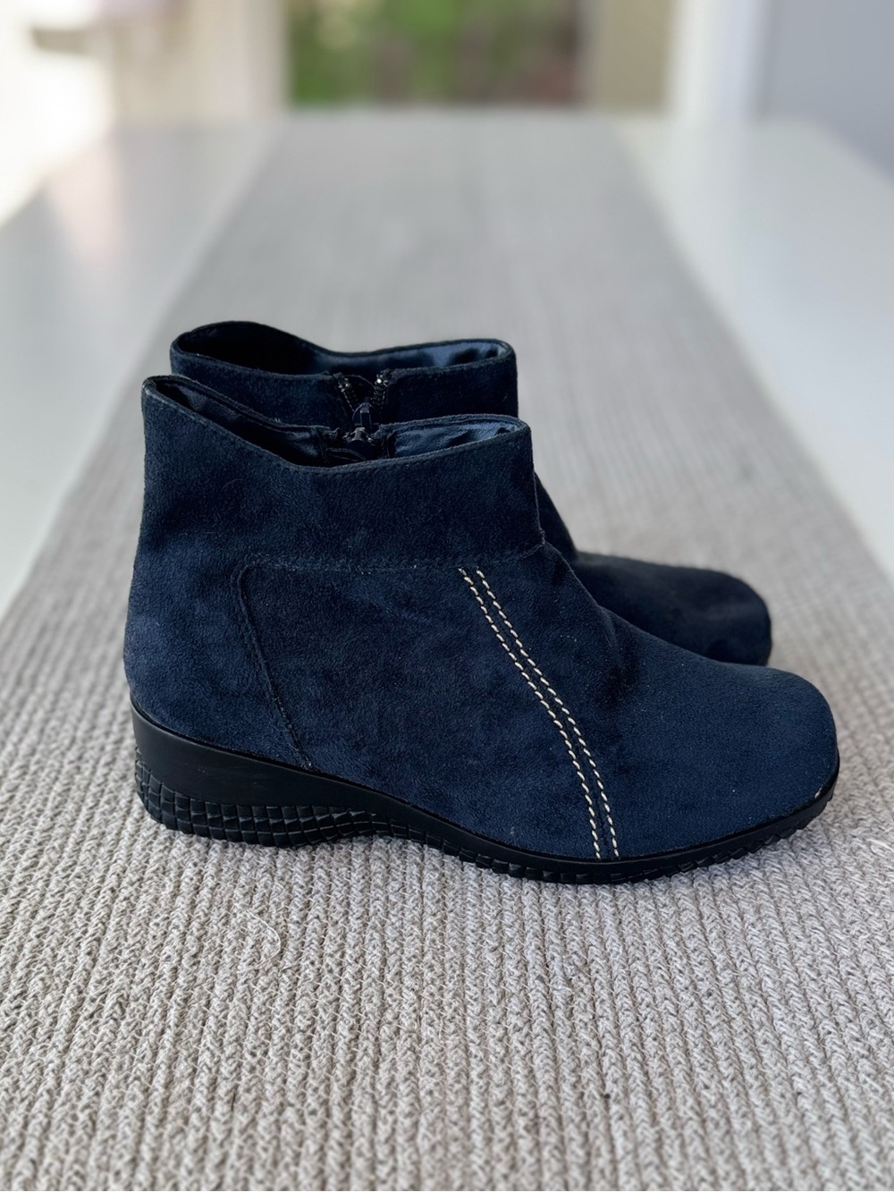 Vintage Basic Editions Navy Blue Suede Side Zip Ankle Boots Booties Size 7